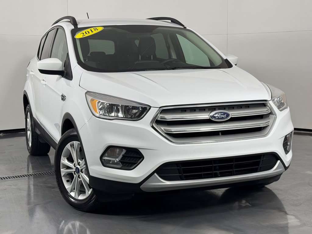 Used 2018 Ford Escape SE w/ SE Sync 3 Package FWD image 2