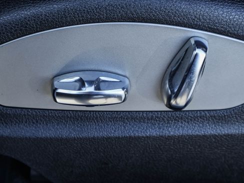 Used 2023 Porsche Macan Base image 12