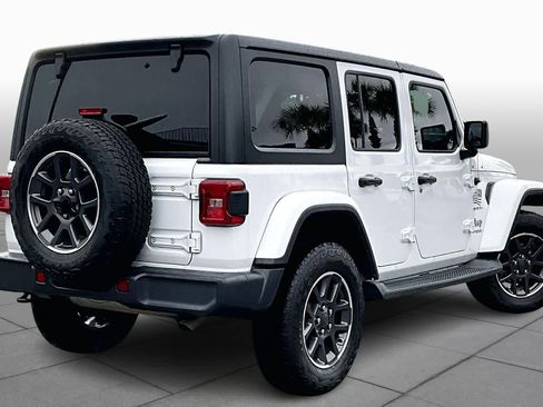 Used 2018 Jeep Wrangler Unlimited Sahara w/ Cold Weather Group image 12