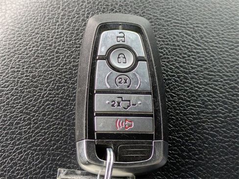 Certified 2022 Ford F250 Lariat w/ Black Appearance Package image 30