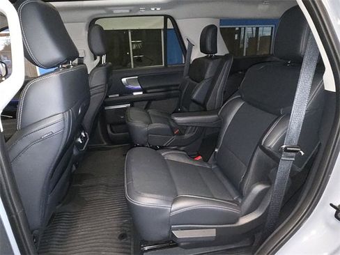 Used 2025 Ford Expedition Platinum image 23