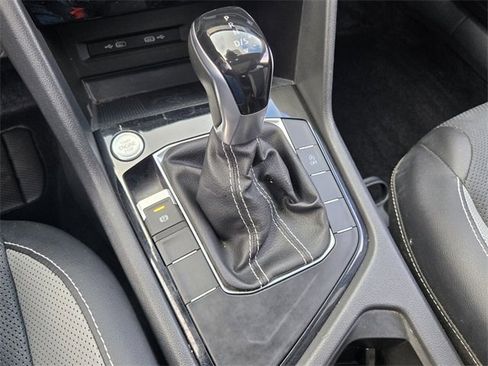 Certified 2022 Volkswagen Taos SEL w/ Panoramic Sunroof Package image 21