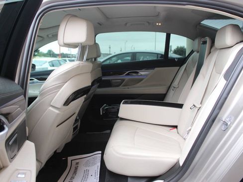 Used 2022 BMW 740i xDrive AWD/4WD image 14