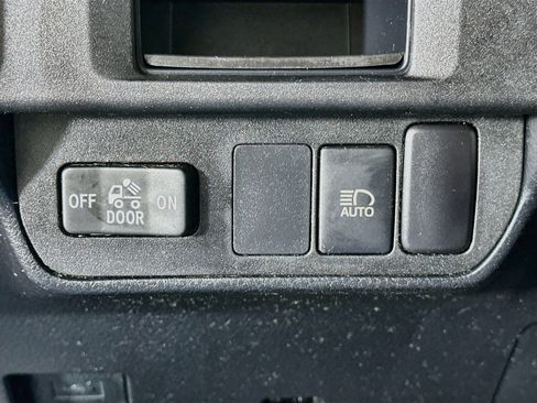 Used 2019 Toyota Tacoma SR5 AWD/4WD image 16