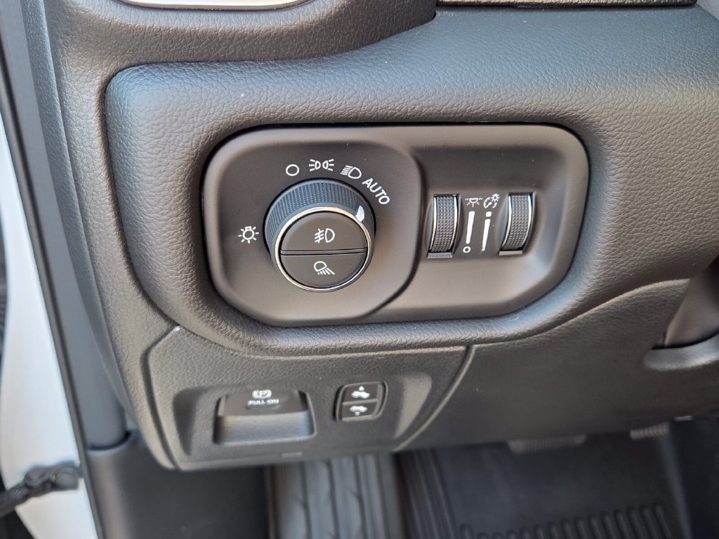 Used 2025 RAM 1500 Big Horn RWD image 29