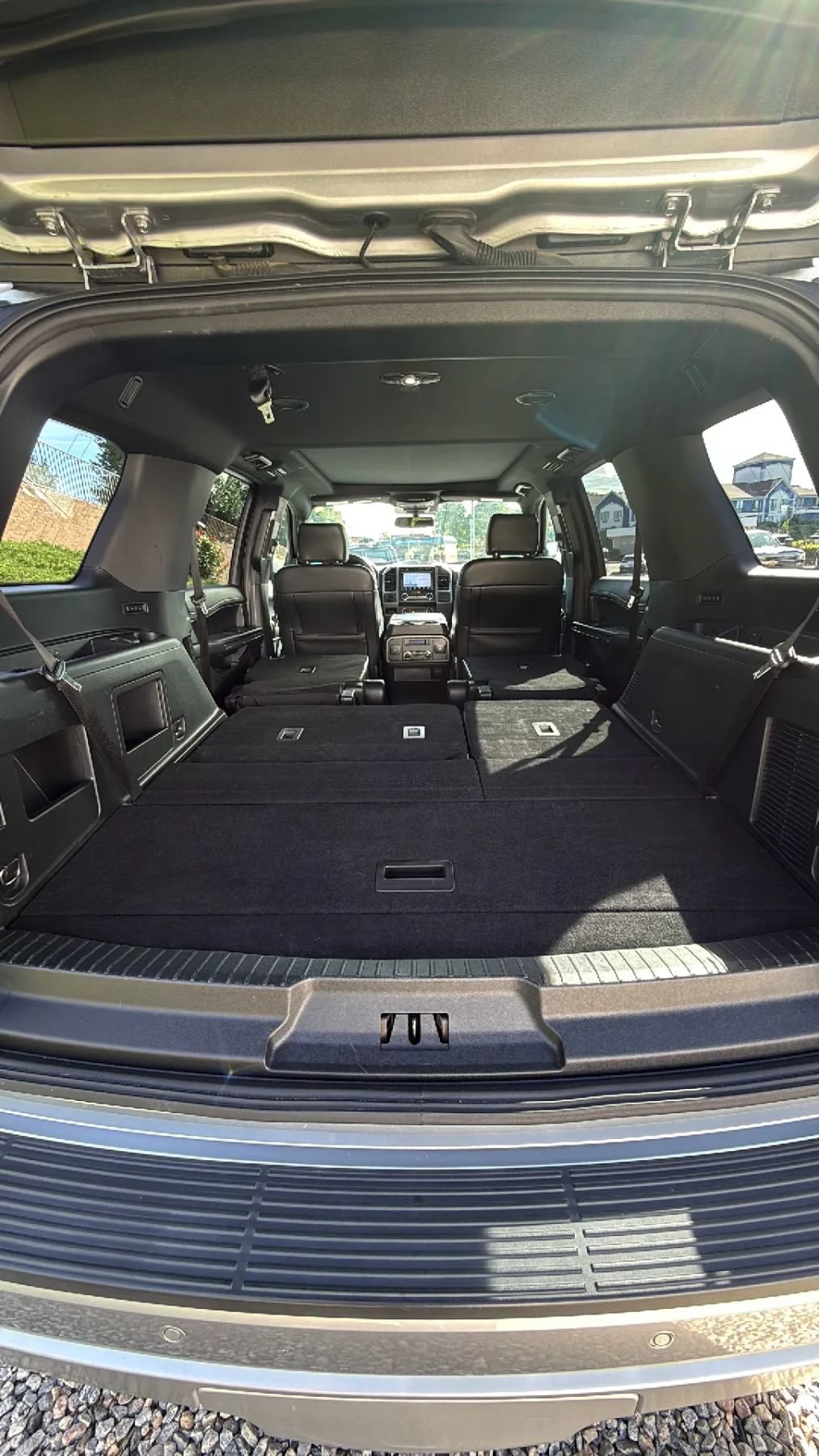 Used 2020 Ford Expedition XLT w/ Equipment Group 202A RWD image 11