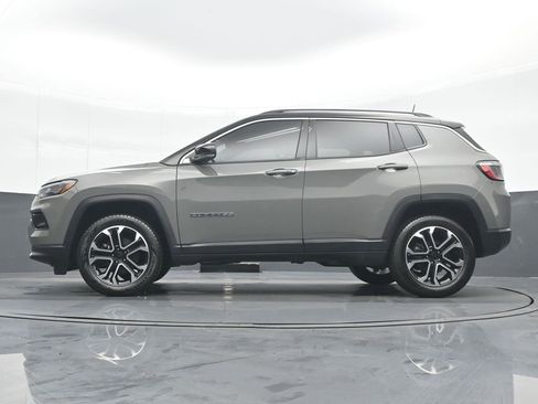 Used 2022 Jeep Compass Limited image 18