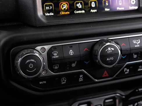 Used 2022 Jeep Wrangler Unlimited Sahara w/ Cold Weather Group image 33