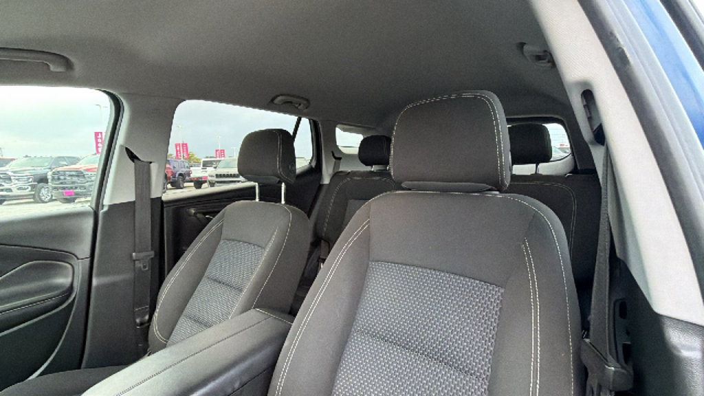 Used 2022 GMC Terrain SLE w/ Driver Convenience Package FWD image 16
