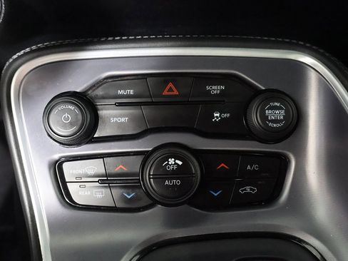 Used 2019 Dodge Challenger SXT image 34