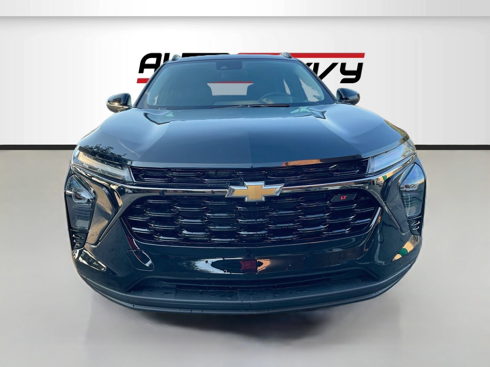 Used 2026 Chevrolet Trax LT w/ Sunroof Package FWD image 2