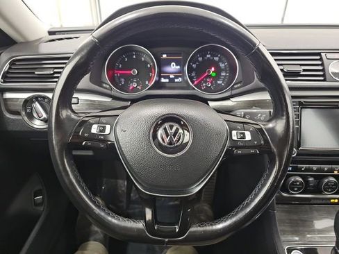 Used 2017 Volkswagen Passat 1.8T SEL Premium image 18