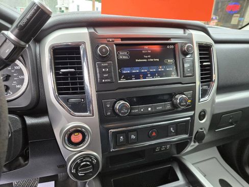 Used 2019 Nissan Titan PRO-4X image 14