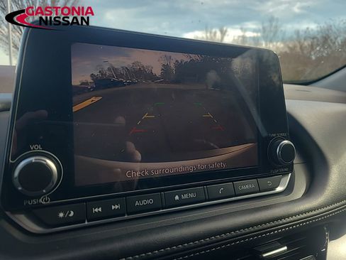 Used 2022 Nissan Rogue SV image 39