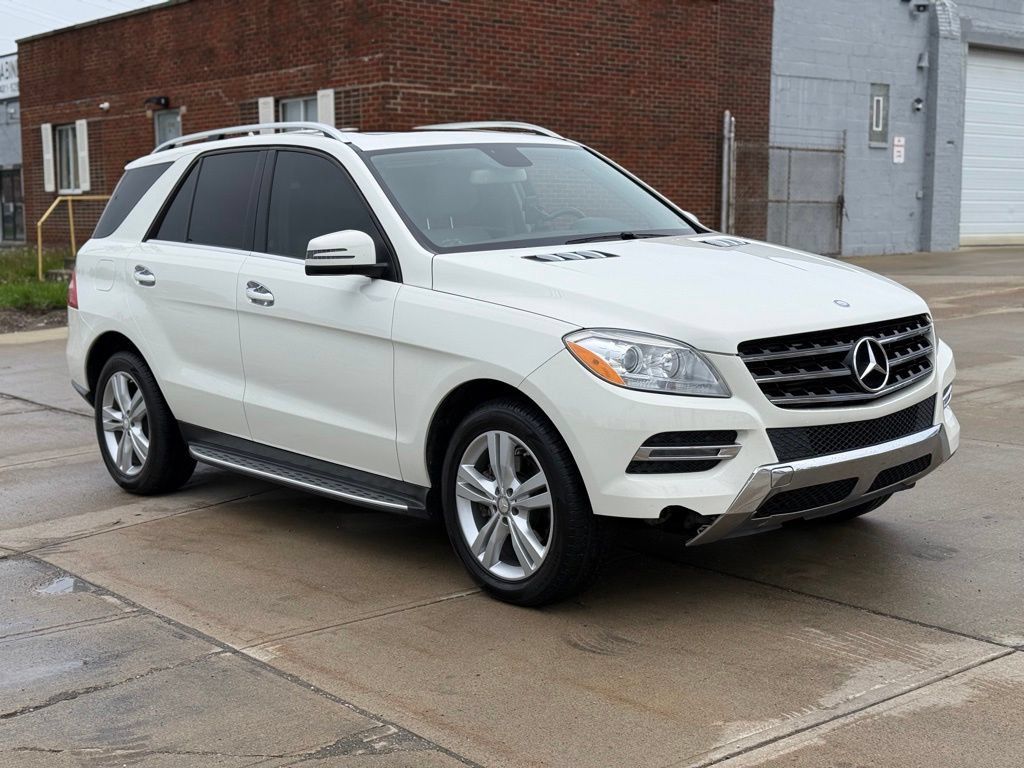Used 2013 Mercedes-Benz ML 350 BlueTEC 4MATIC image 3