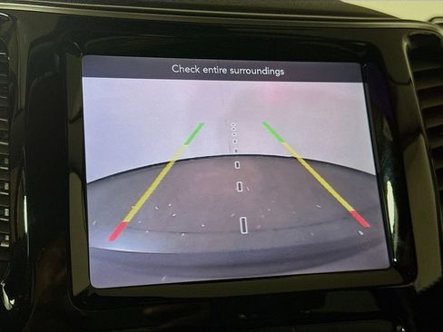 Used 2019 Jeep Cherokee Limited FWD image 11