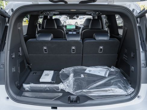 New 2026 INFINITI QX80 4WD w/ Sport Exterior Package image 33