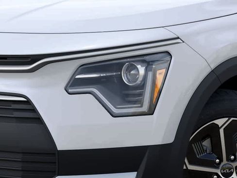 New 2026 Kia Niro LX FWD image 10
