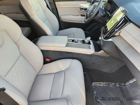 New 2026 Volvo XC90 B5 Plus w/ Protection Package Premier image 4