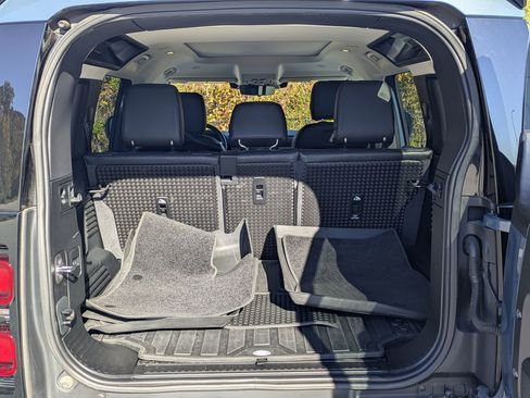 Used 2020 Land Rover Defender 110 SE image 27