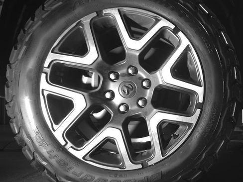 Used 2025 RAM 1500 Laramie AWD/4WD image 19