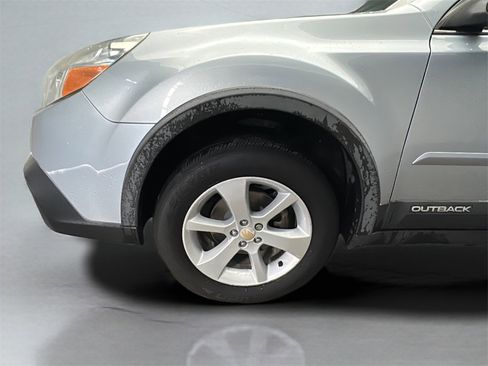 Used 2013 Subaru Outback 2.5i Premium image 3