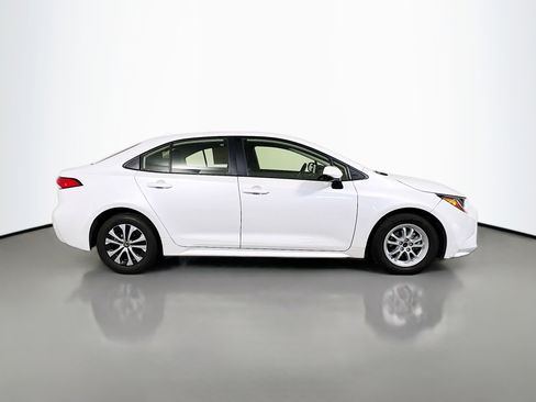 Used 2022 Toyota Corolla LE image 3