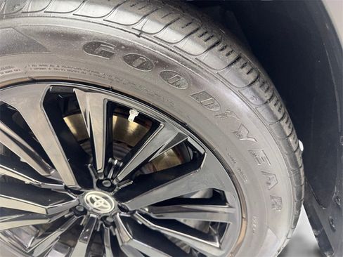 Used 2024 Toyota Highlander FWD image 95