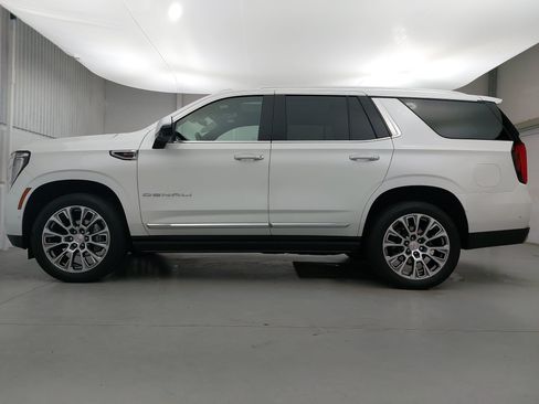 Used 2025 GMC Yukon Denali w/ Sun & Power Step Package AWD/4WD image 2