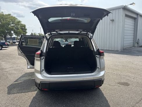 Used 2025 Nissan Rogue S FWD image 12
