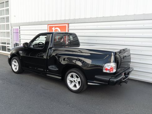 Used 2004 Ford F150 Lightning RWD image 31