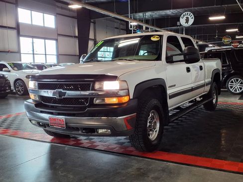 Used 2001 Chevrolet Silverado 2500 LS w/ Off-Road Skid Plate Pkg AWD/4WD image 3