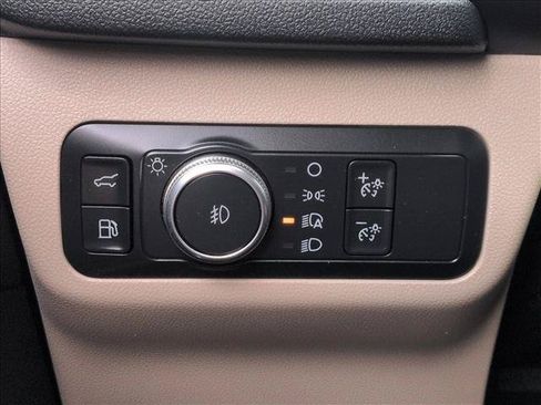 Used 2020 Ford Escape Titanium FWD image 18