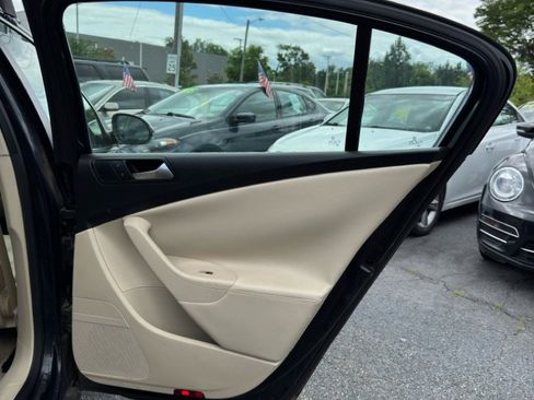 Used 2010 Volkswagen Passat Komfort image 10