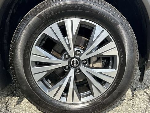 Certified 2023 Nissan Rogue SV w/ SV Premium B Package AWD/4WD image 13