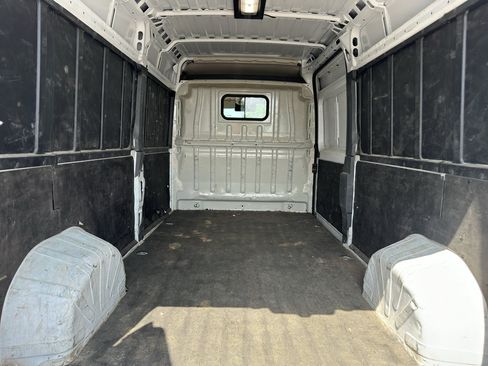 Used 2025 RAM ProMaster 2500 w/ Convenience Group FWD image 15