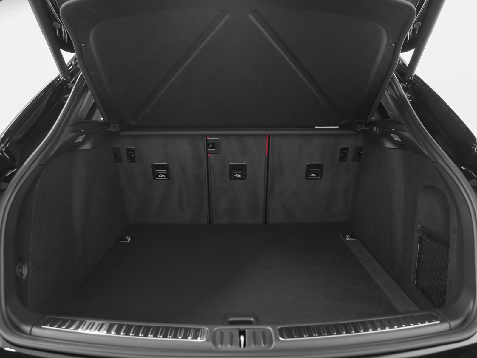 Certified 2026 Porsche Macan AWD/4WD image 16