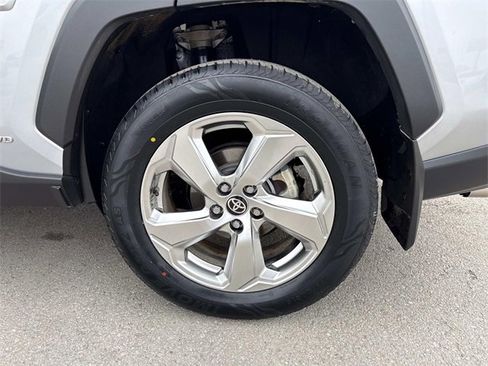 Used 2021 Toyota RAV4 XLE Premium image 32