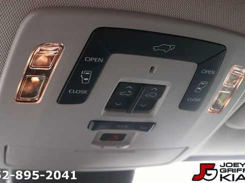 Used 2022 Toyota Sienna Limited FWD image 31
