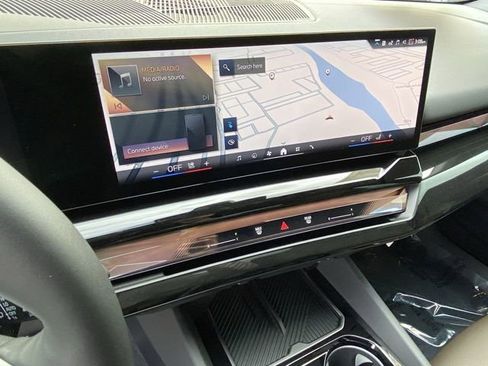 Used 2025 BMW i5 eDrive40i w/ Premium Package RWD image 21