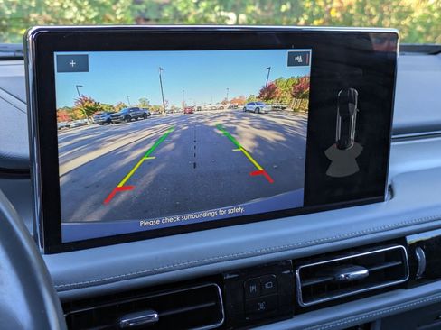 Used 2021 Lincoln Nautilus Reserve image 21