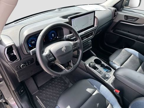 Used 2025 Ford Bronco Sport Outer Banks w/ Outer Banks Tech Package+ AWD/4WD image 9