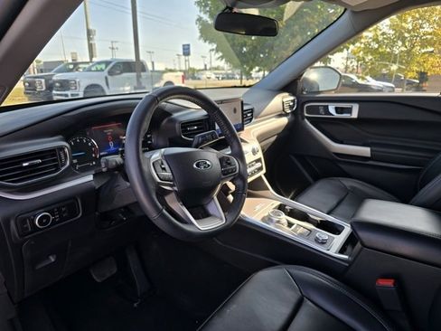 Used 2023 Ford Explorer XLT w/ Equipment Group 202A image 11
