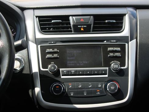 Used 2016 Nissan Altima 2.5 S w/ Power Driver Seat Package FWD image 10