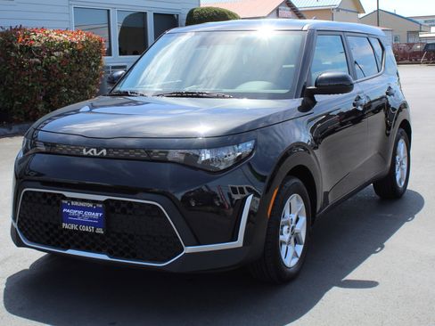 Used 2023 Kia Soul S FWD image 2