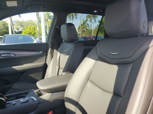 New 2025 Cadillac XT6 Luxury image 18