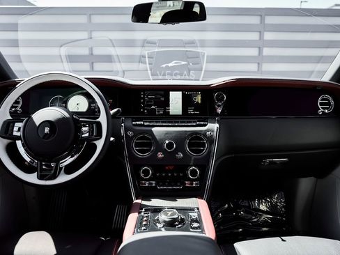 Used 2026 Rolls-Royce Cullinan AWD/4WD image 56