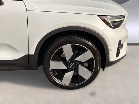Certified 2023 Volvo C40 P8 Recharge Ultimate image 11