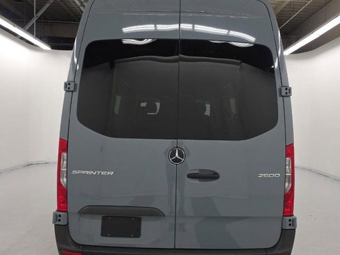Used 2025 Mercedes-Benz Sprinter 2500 image 5