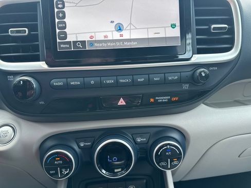 Used 2025 Hyundai Venue Limited FWD image 54